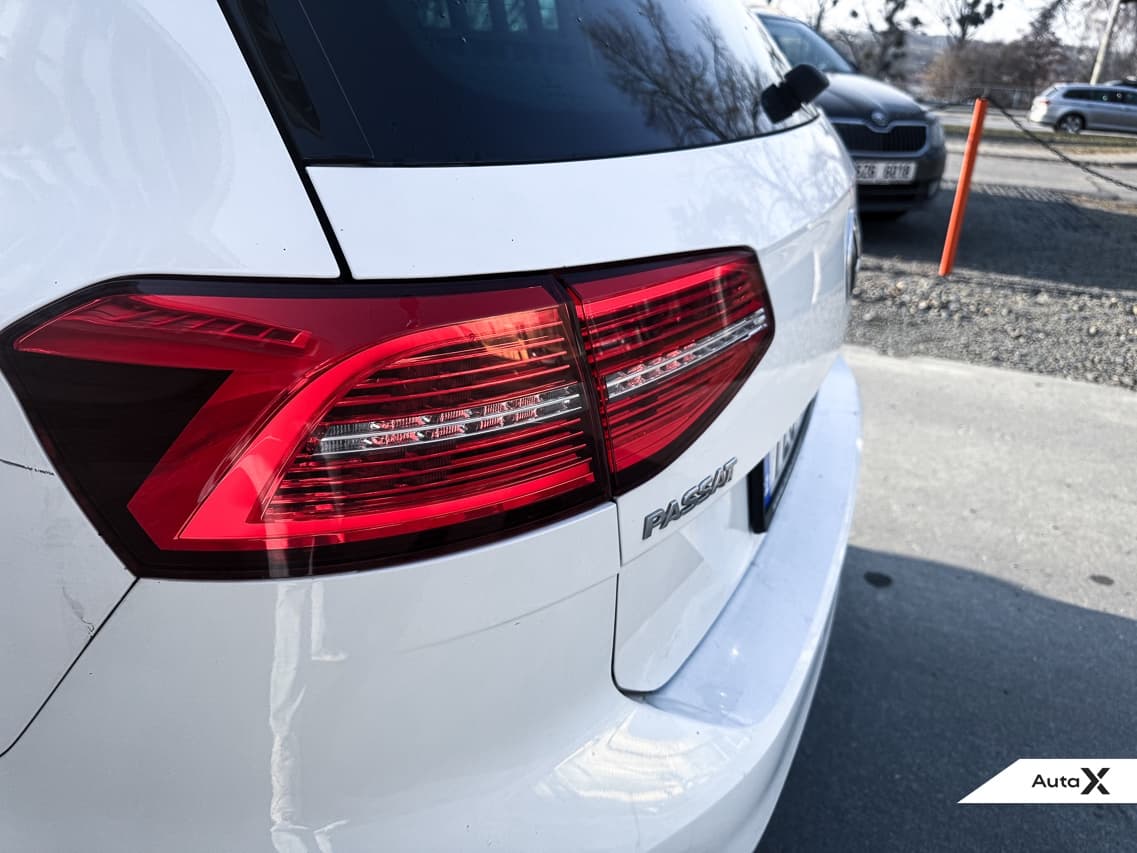 2019 Volkswagen PASSAT - 10
