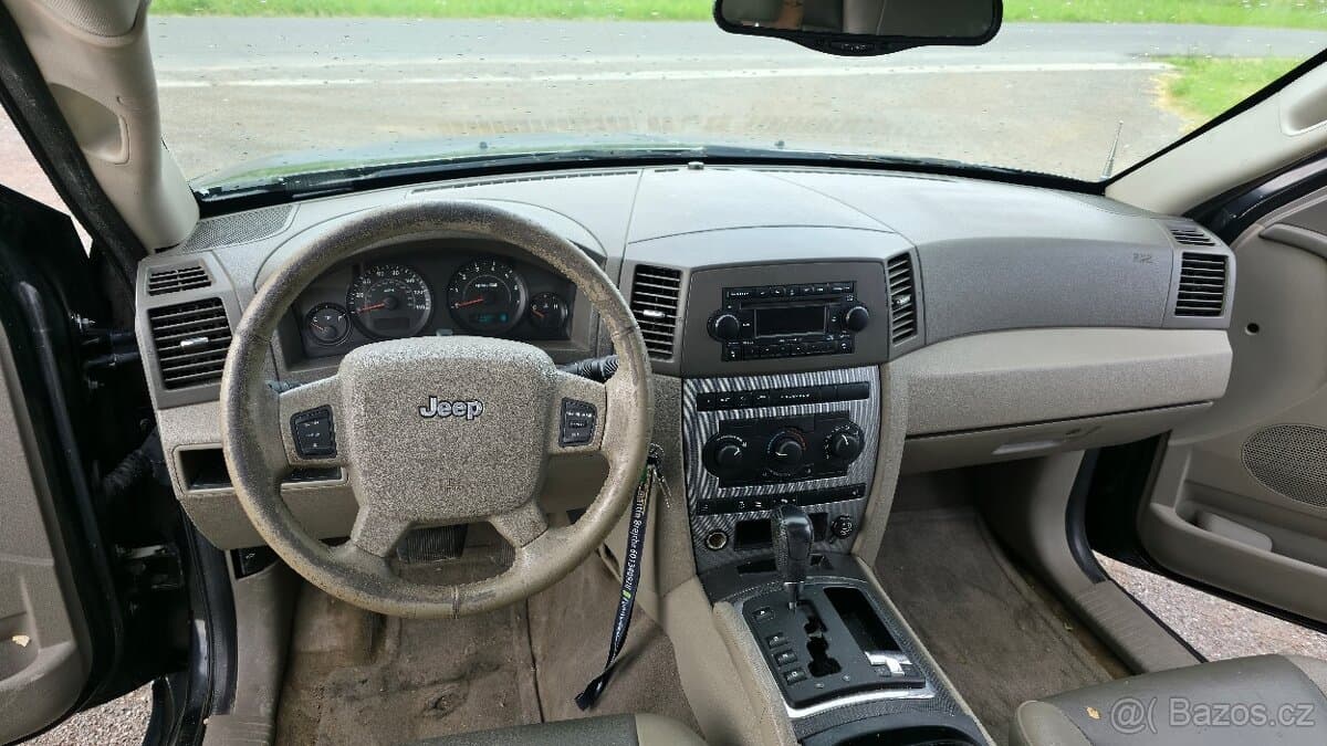 2005 Jeep CHEROKEE - 10