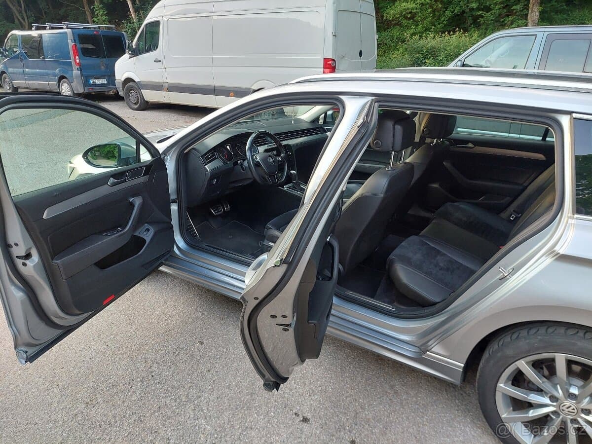 2017 Volkswagen PASSAT - 10