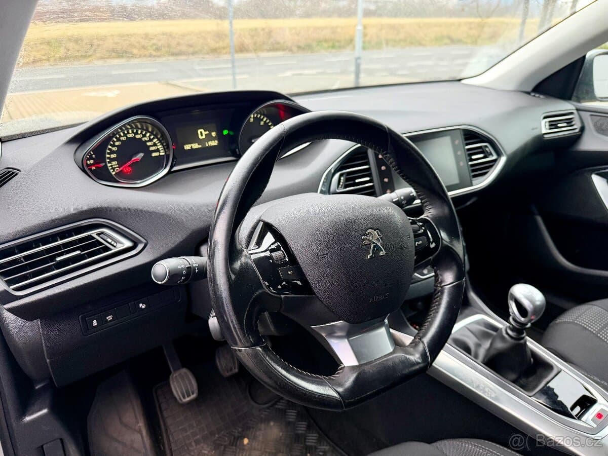 2016 Peugeot 308 - 10