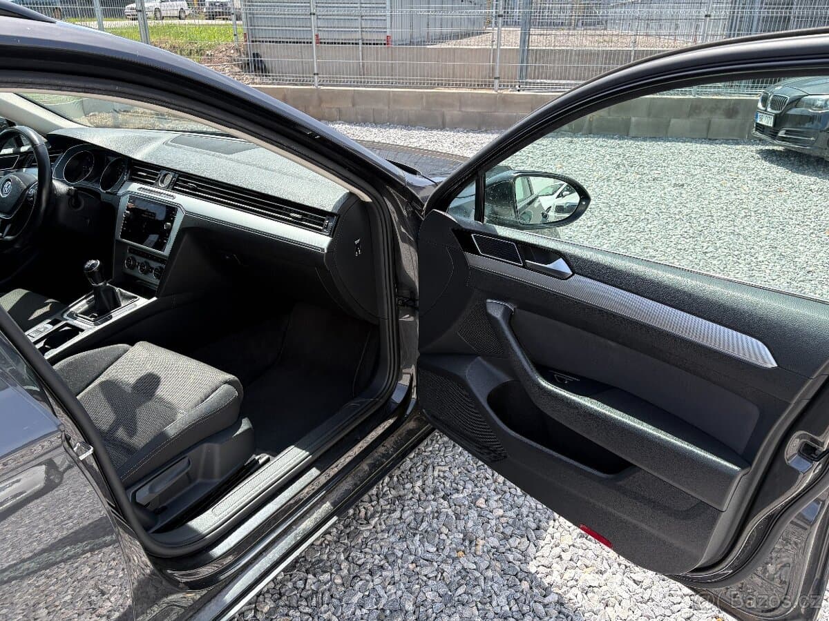 2018 Volkswagen PASSAT - 10
