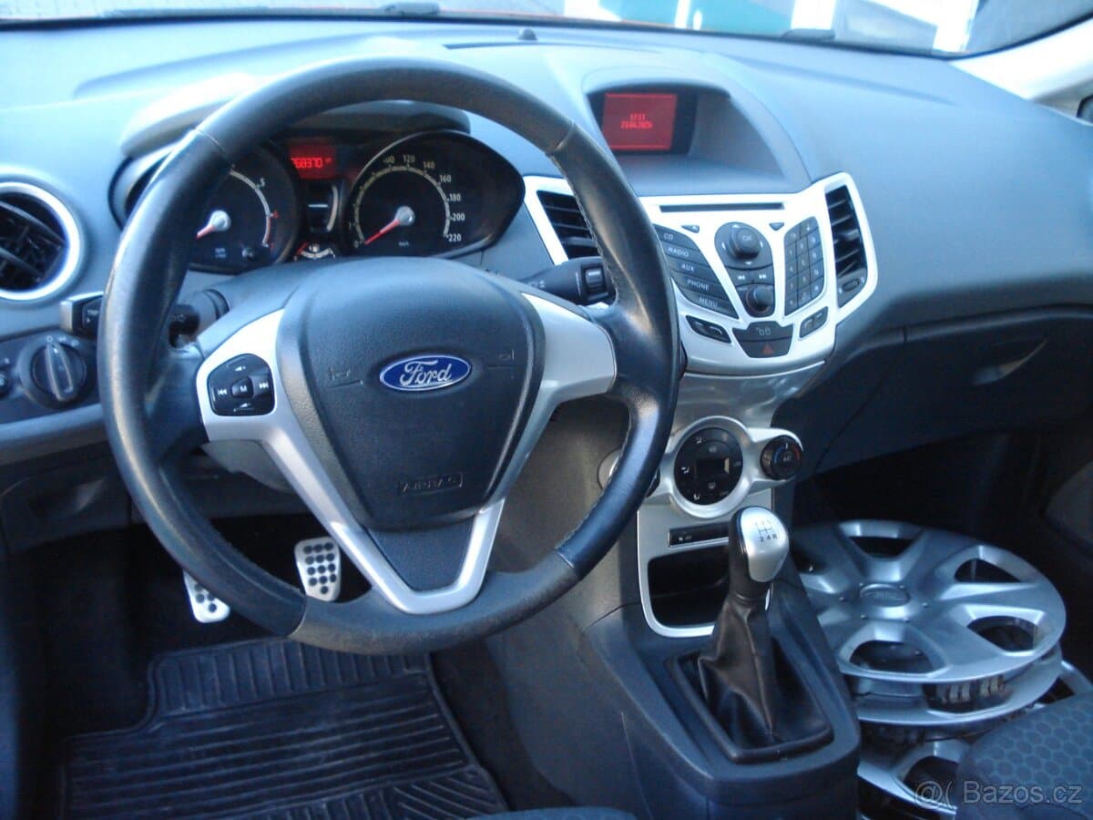 2009 Ford FIESTA - 10