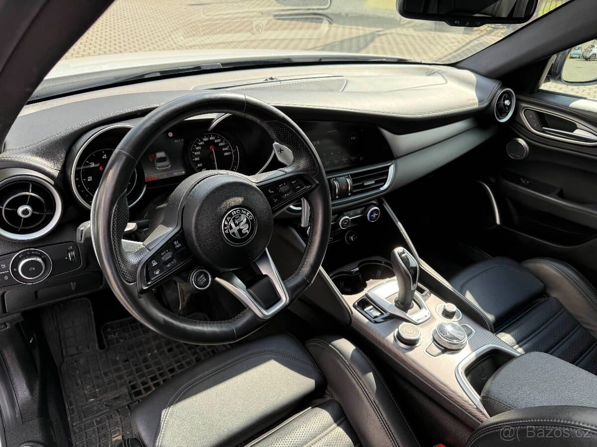 2022 Alfa Romeo GIULIA - 10