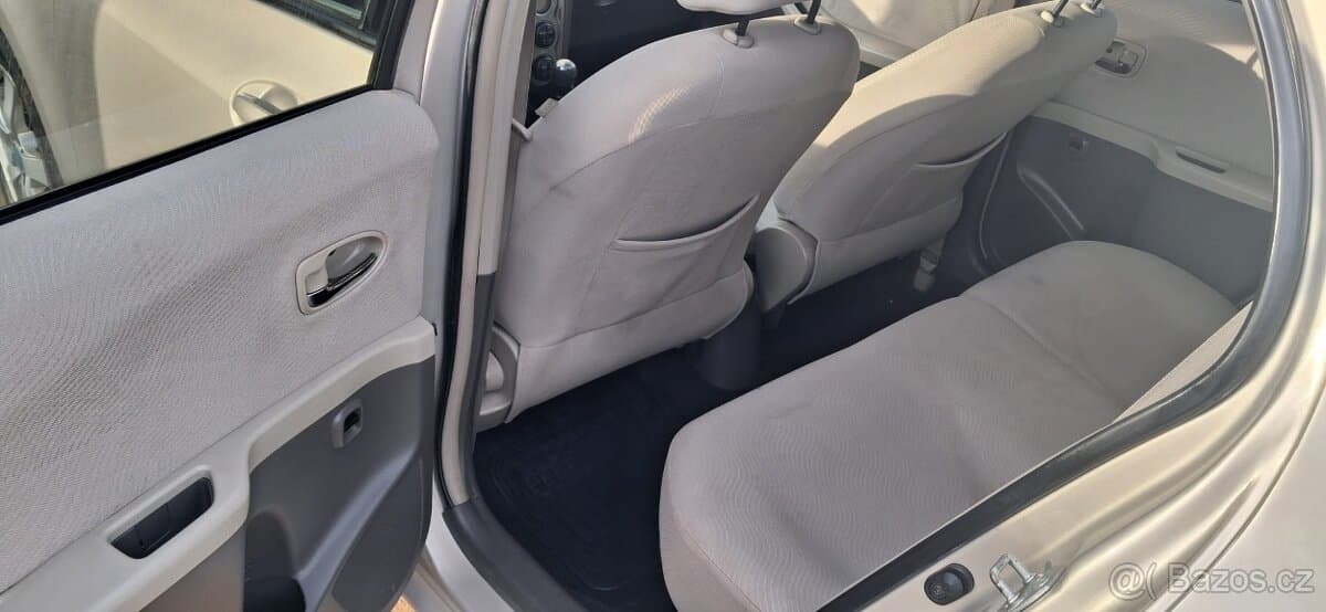2010 Toyota YARIS - 10