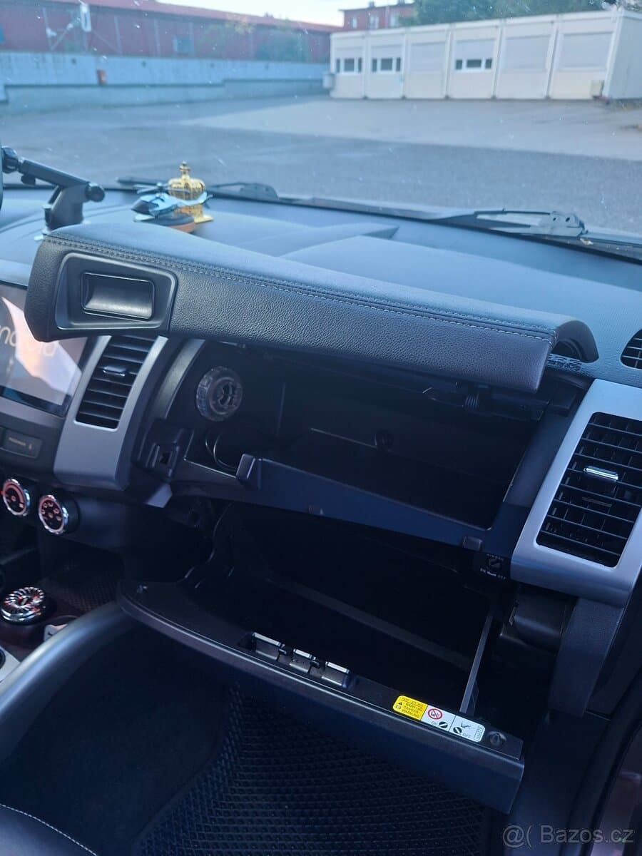 2010 Mitsubishi OUTLANDER - 10