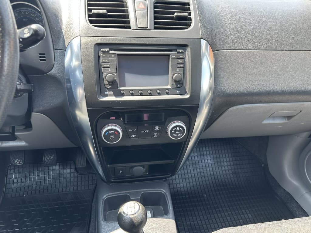 2011 Suzuki SX4 - 10
