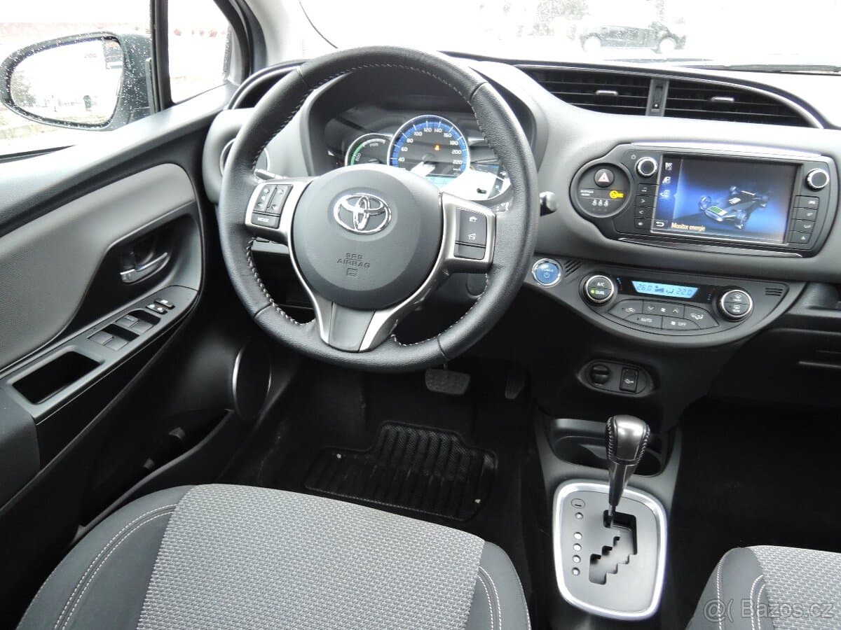 2015 Toyota YARIS - 10