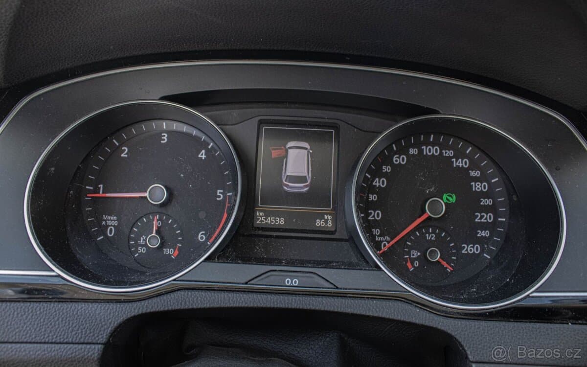 2016 Volkswagen PASSAT - 10