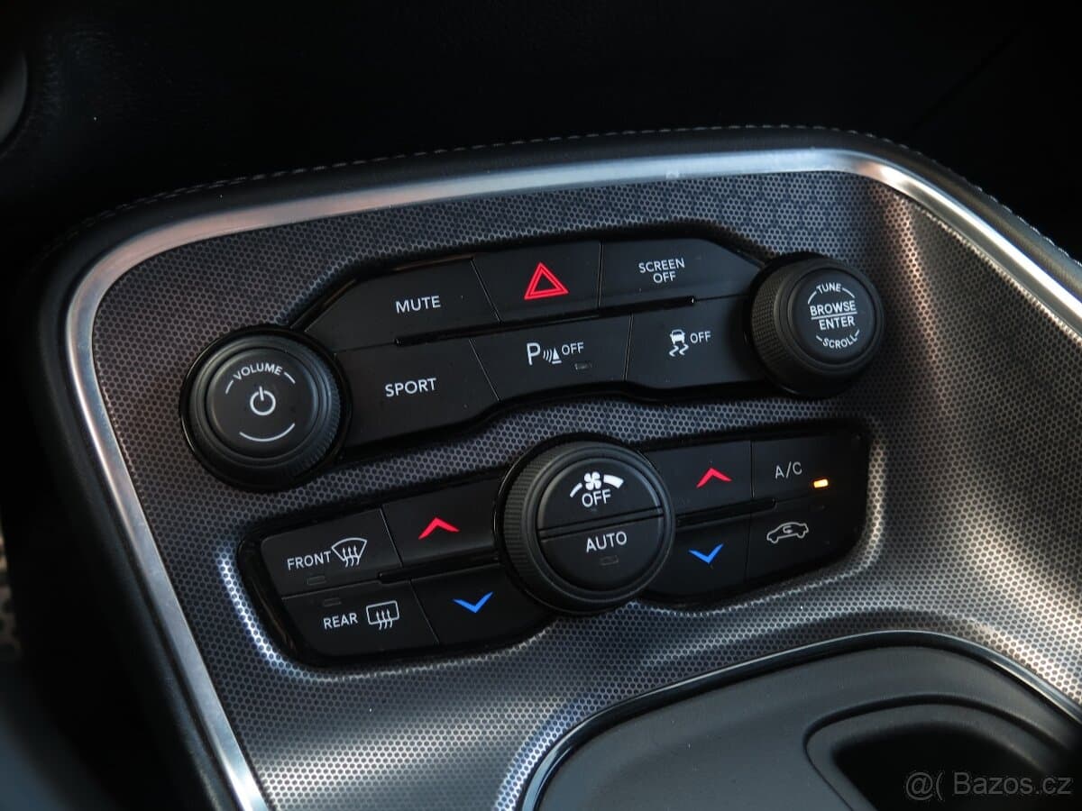 2018 Dodge CHALLENGER - 10