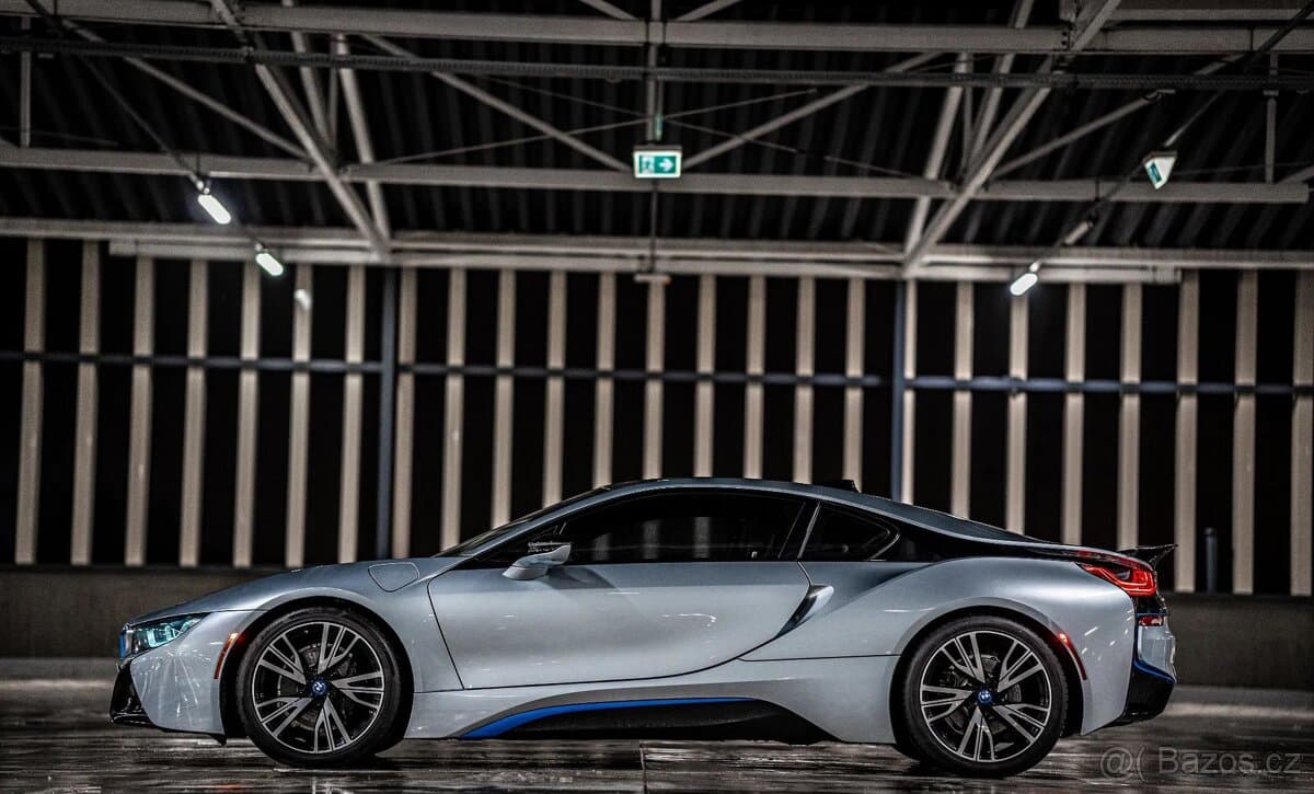 2017 BMW i8 - 10