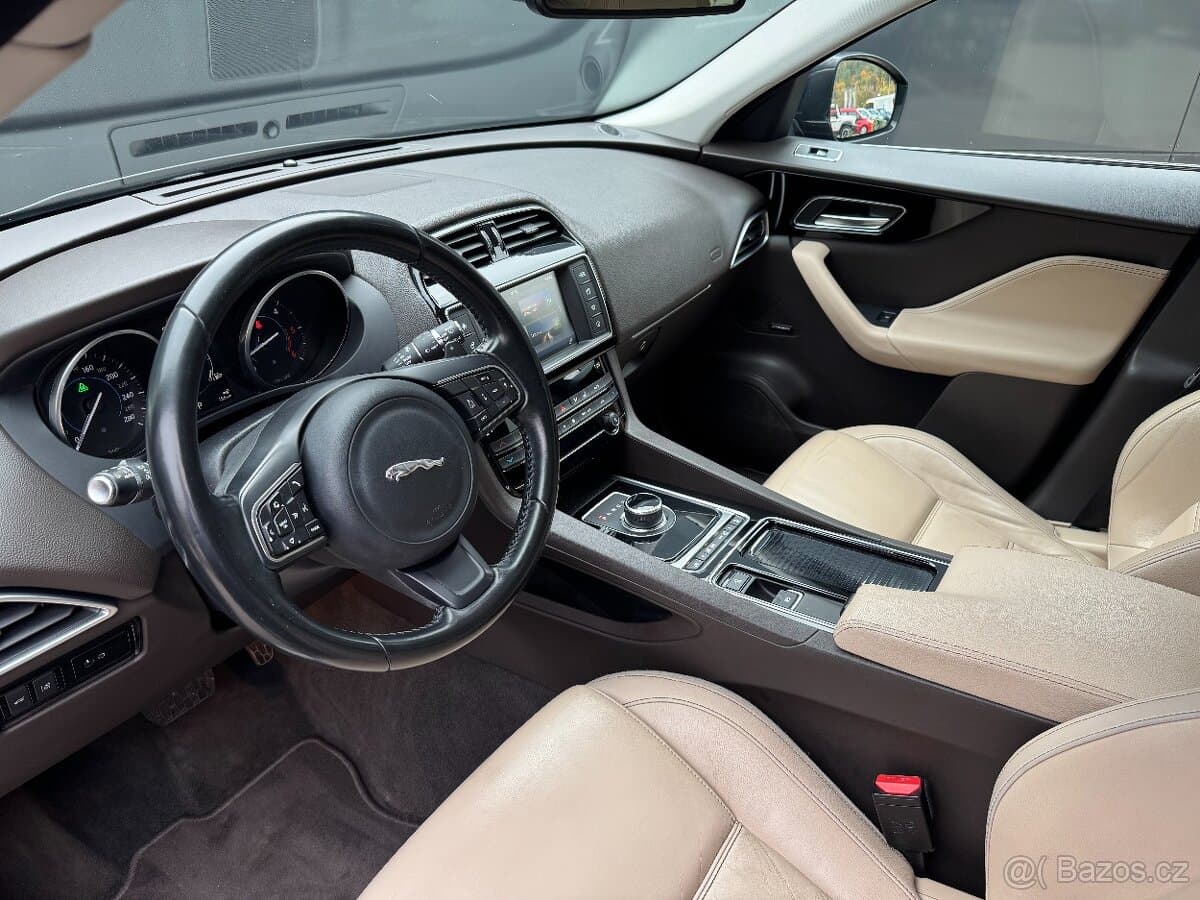 2017 Jaguar F-PACE - 10