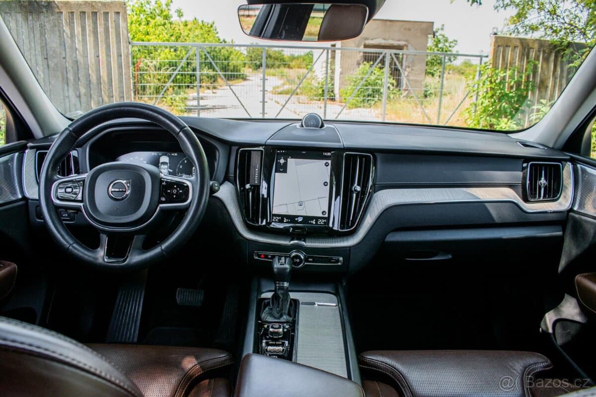 2018 Volvo XC60 - 10