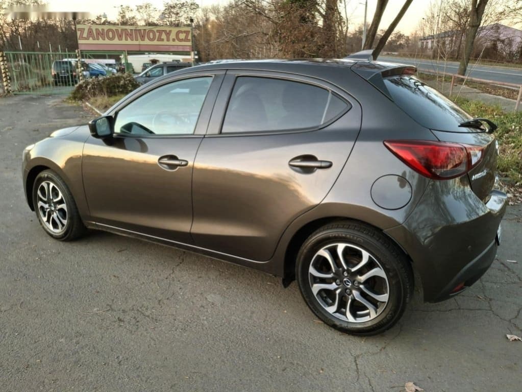 2017 Mazda 2 - 10