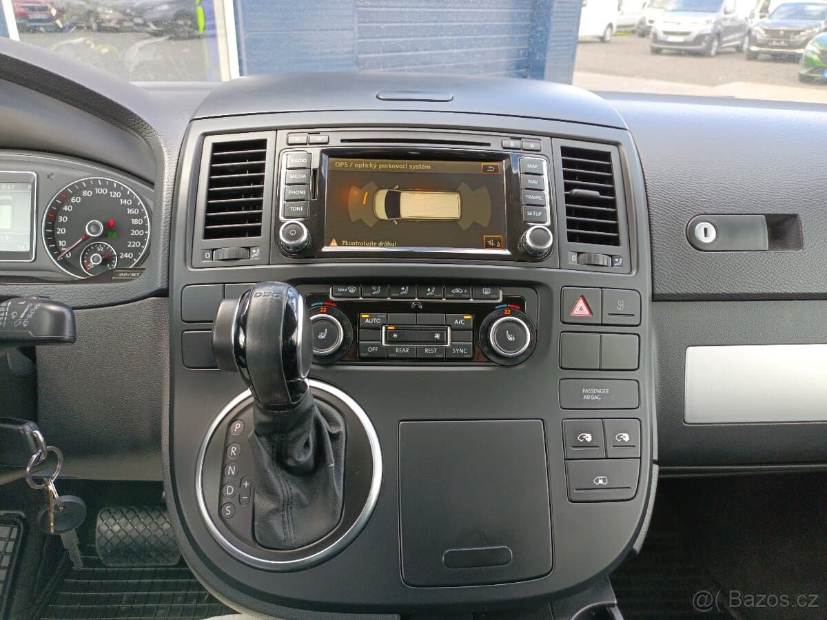 2013 Volkswagen MULTIVAN - 10