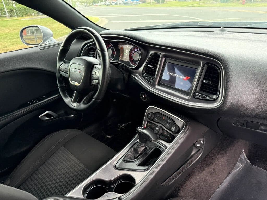 2017 Dodge CHALLENGER - 10