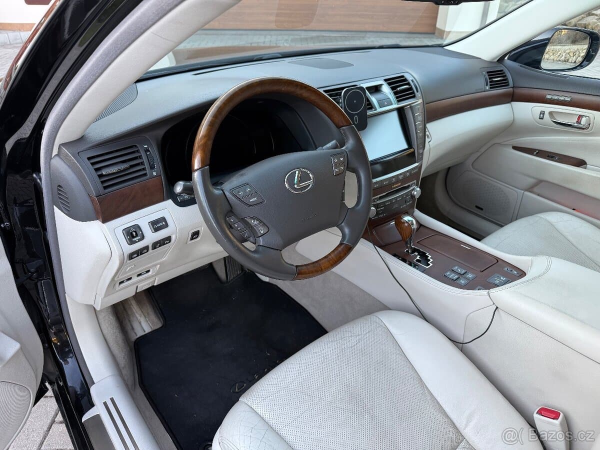 2012 Lexus LS - 10