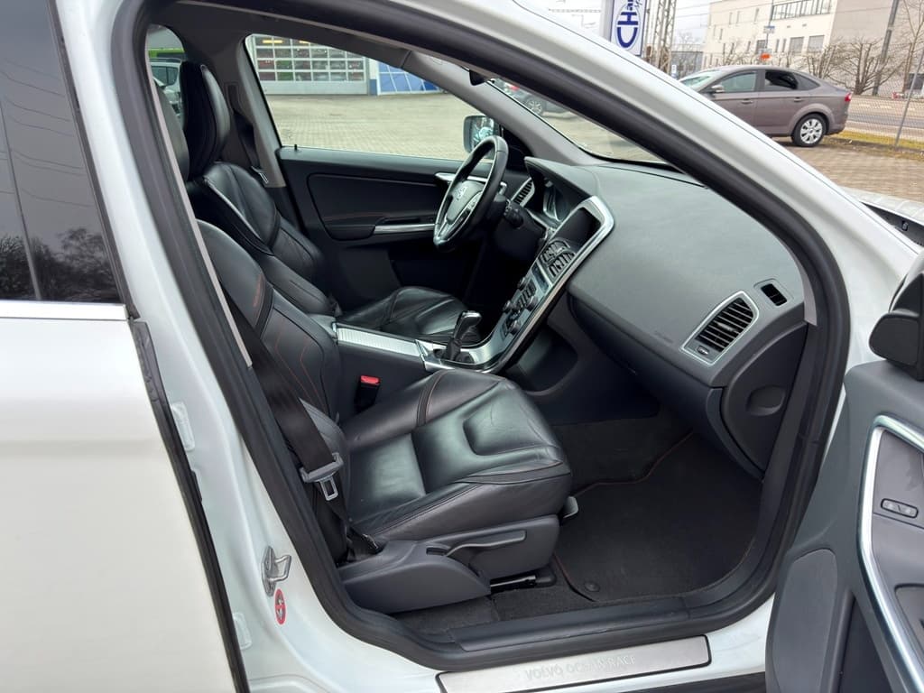 2016 Volvo XC60 - 10