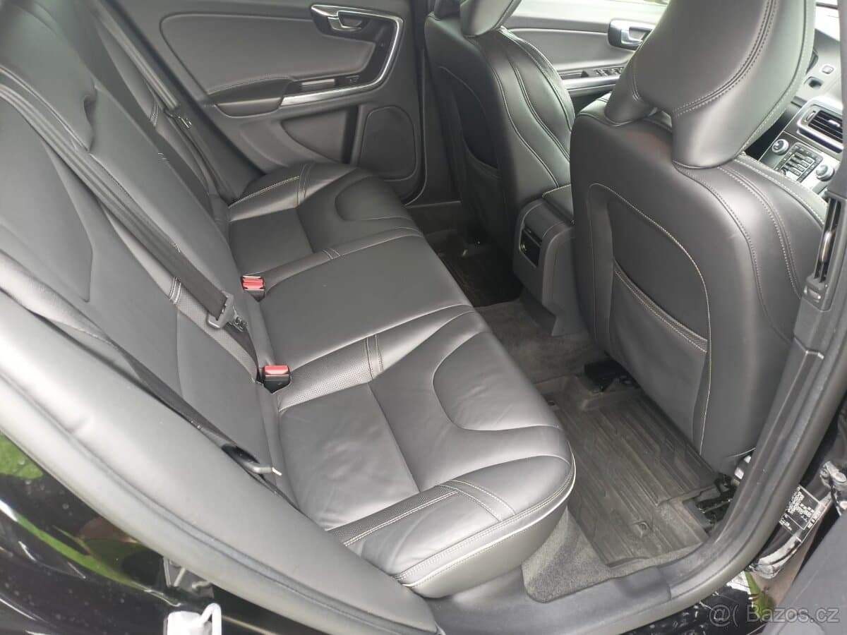 2015 Volvo V60 - 10