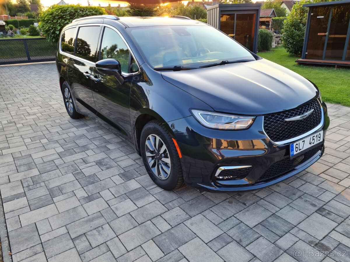 2021 Chrysler PACIFICA - 10