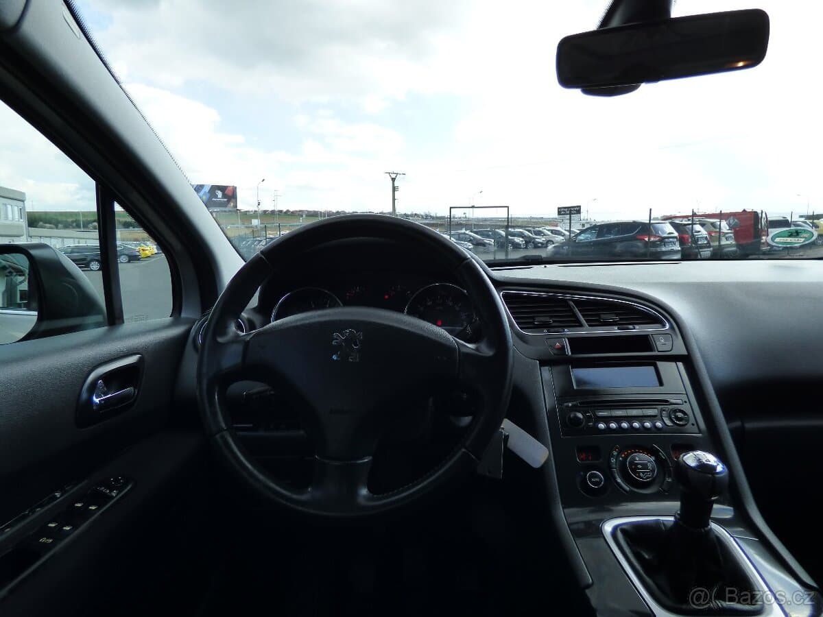 2010 Peugeot 5008 - 10