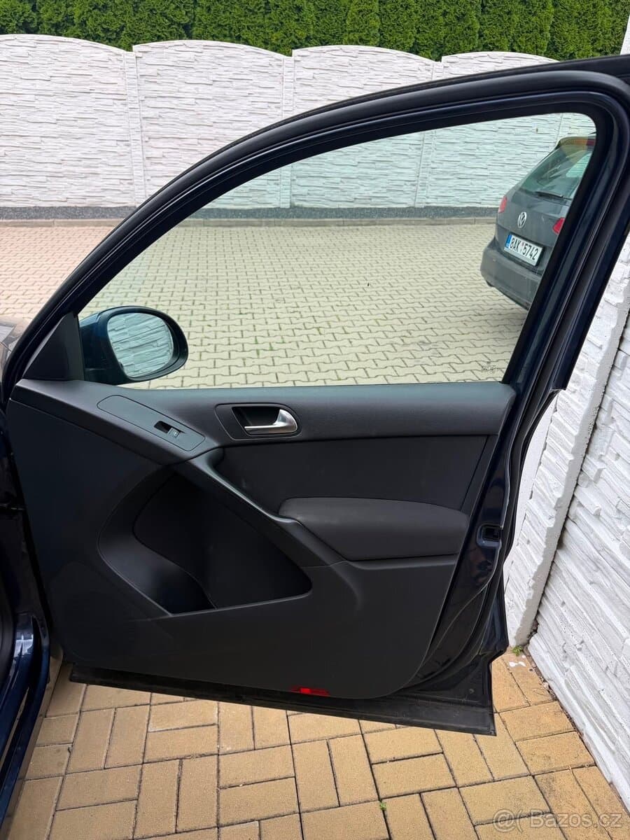 2012 Volkswagen TIGUAN - 10