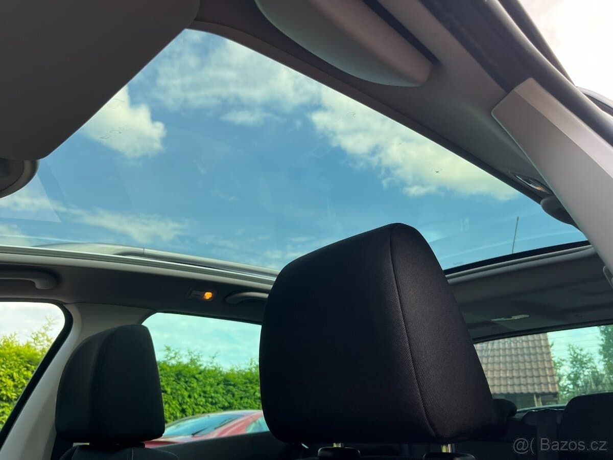 2012 Peugeot 308 - 10
