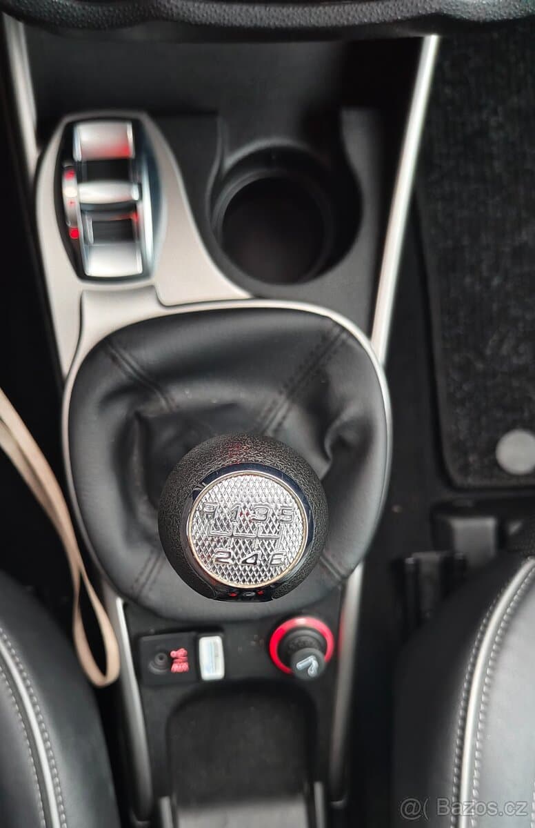 2011 Alfa Romeo MITO - 10