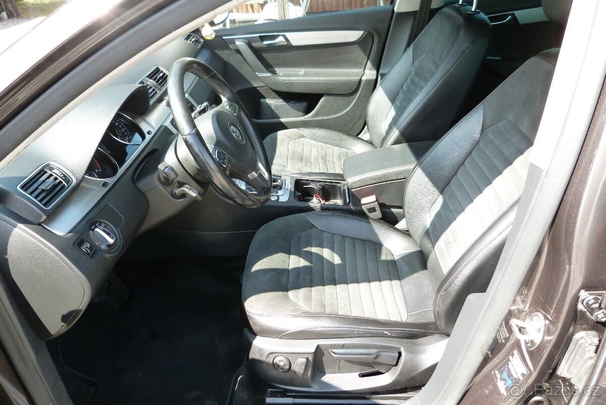 2012 Volkswagen PASSAT - 10