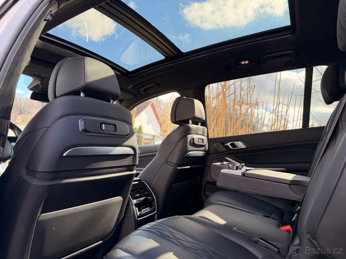 2023 BMW X7 - 10