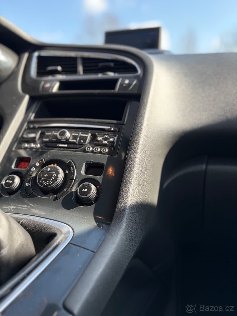 2014 Peugeot 5008 - 10