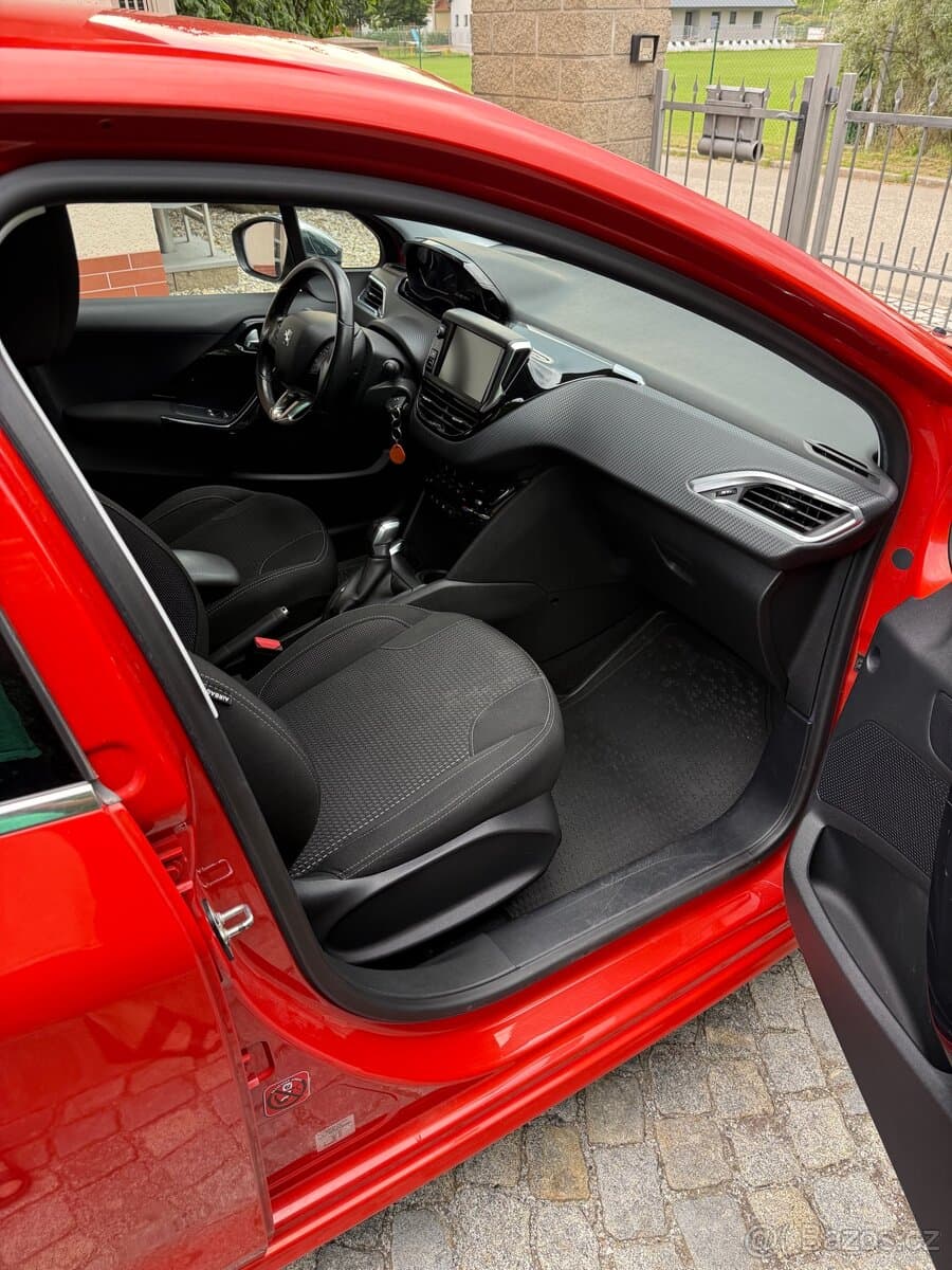 2017 Peugeot 208 - 10