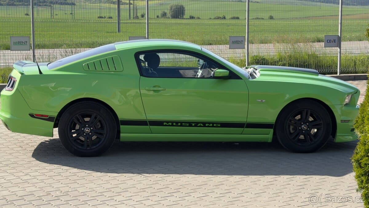 2013 Ford MUSTANG - 10