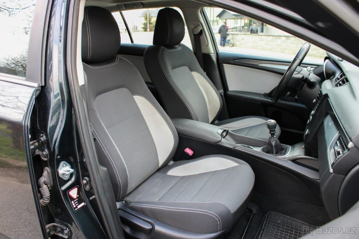 2015 Toyota AVENSIS - 10