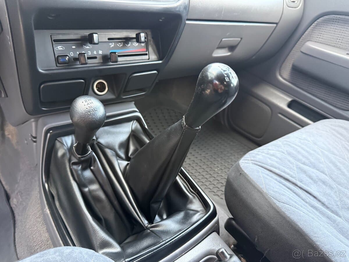 2005 Nissan NAVARA - 10