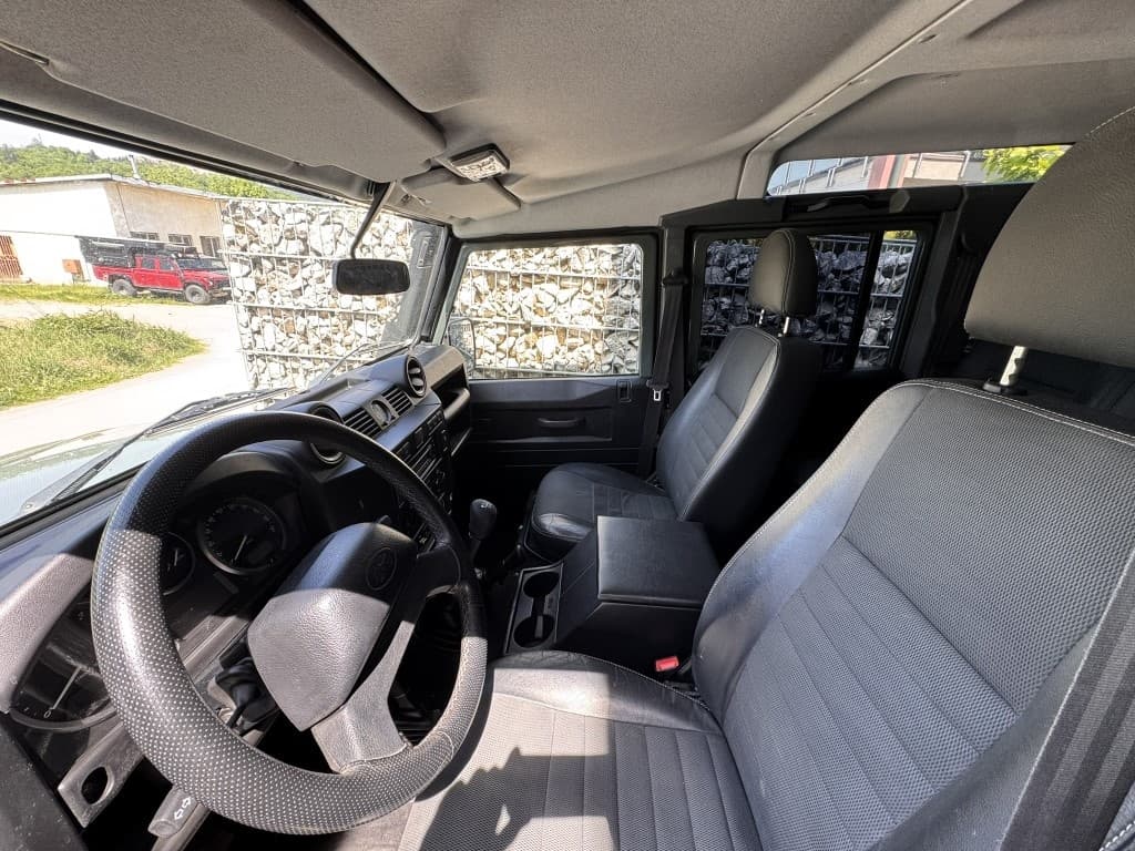 2010 Land Rover DEFENDER - 10