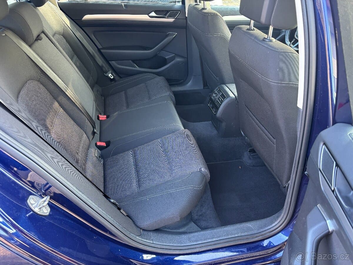 2018 Volkswagen PASSAT - 10