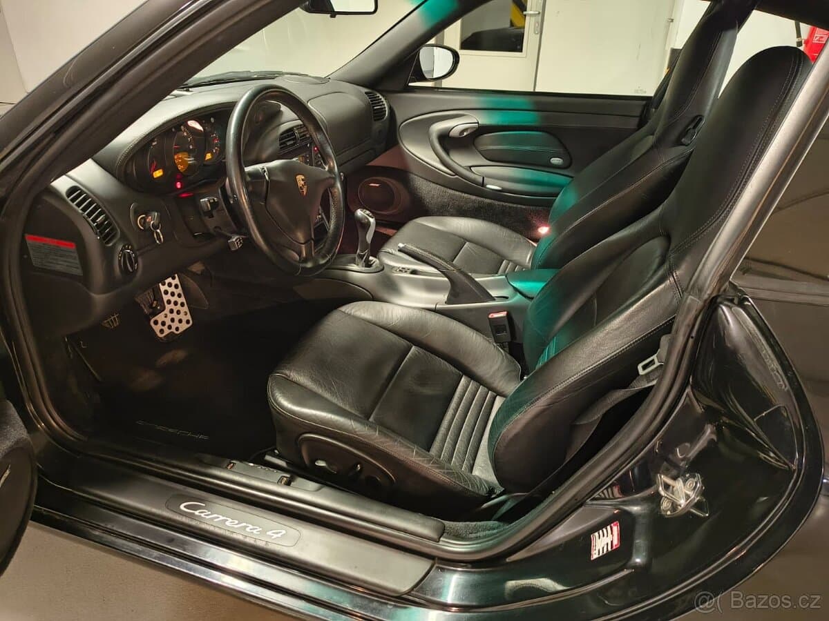 2004 Porsche 911 - 10