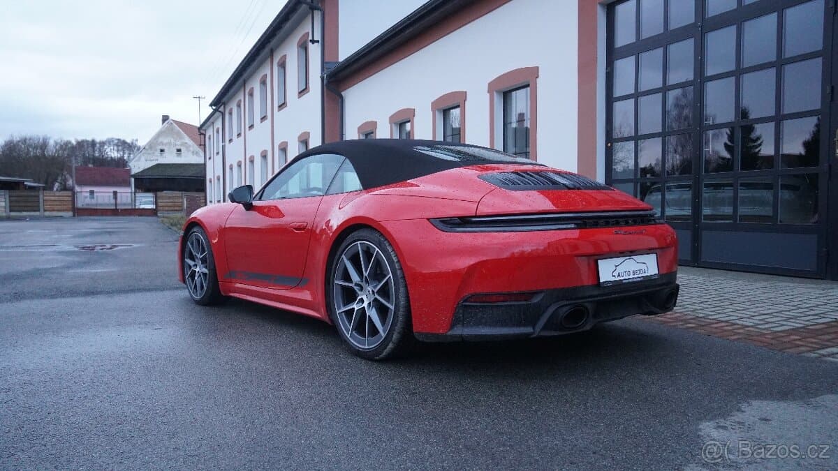 2025 Porsche 911 - 10