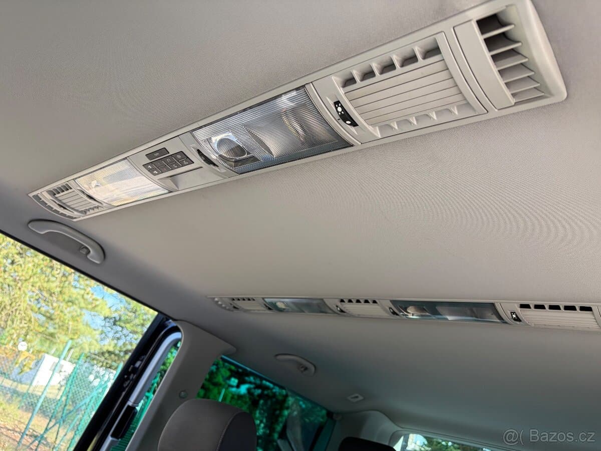 2013 Volkswagen MULTIVAN - 10