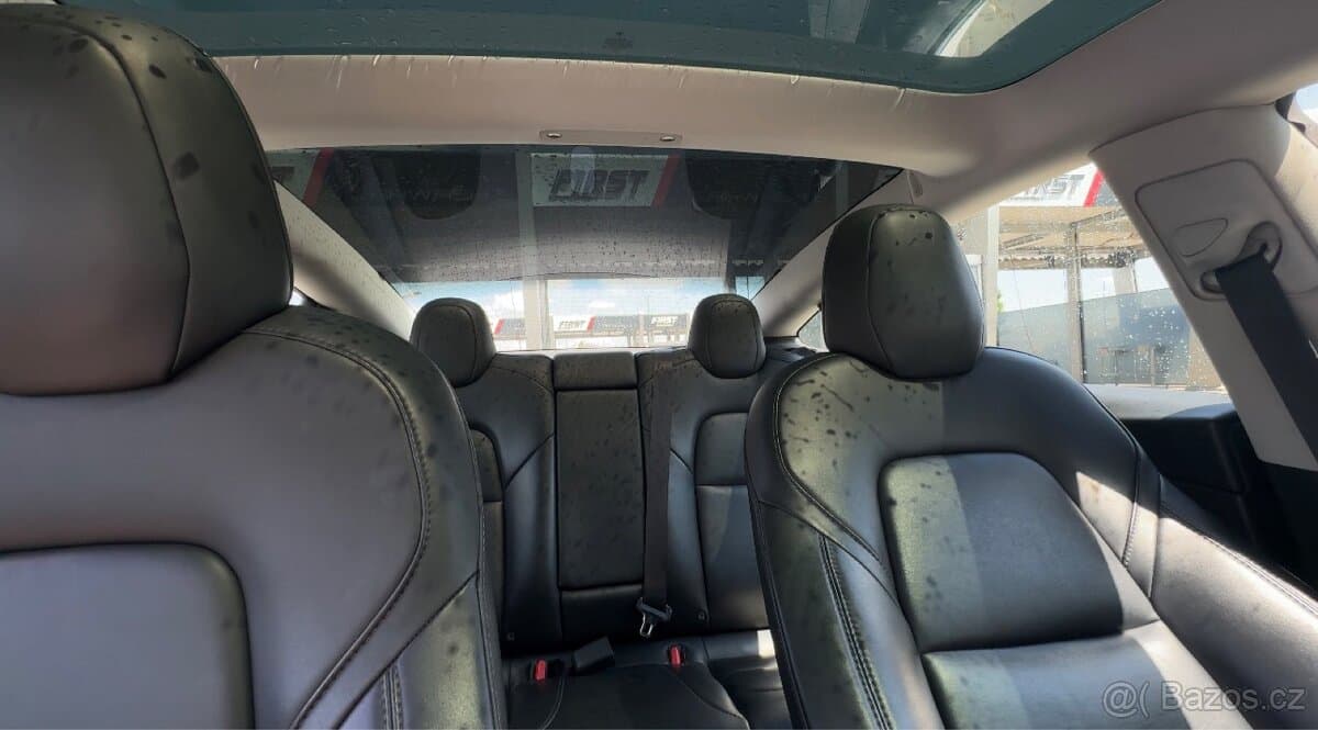 Tesla MODEL 3 - 10