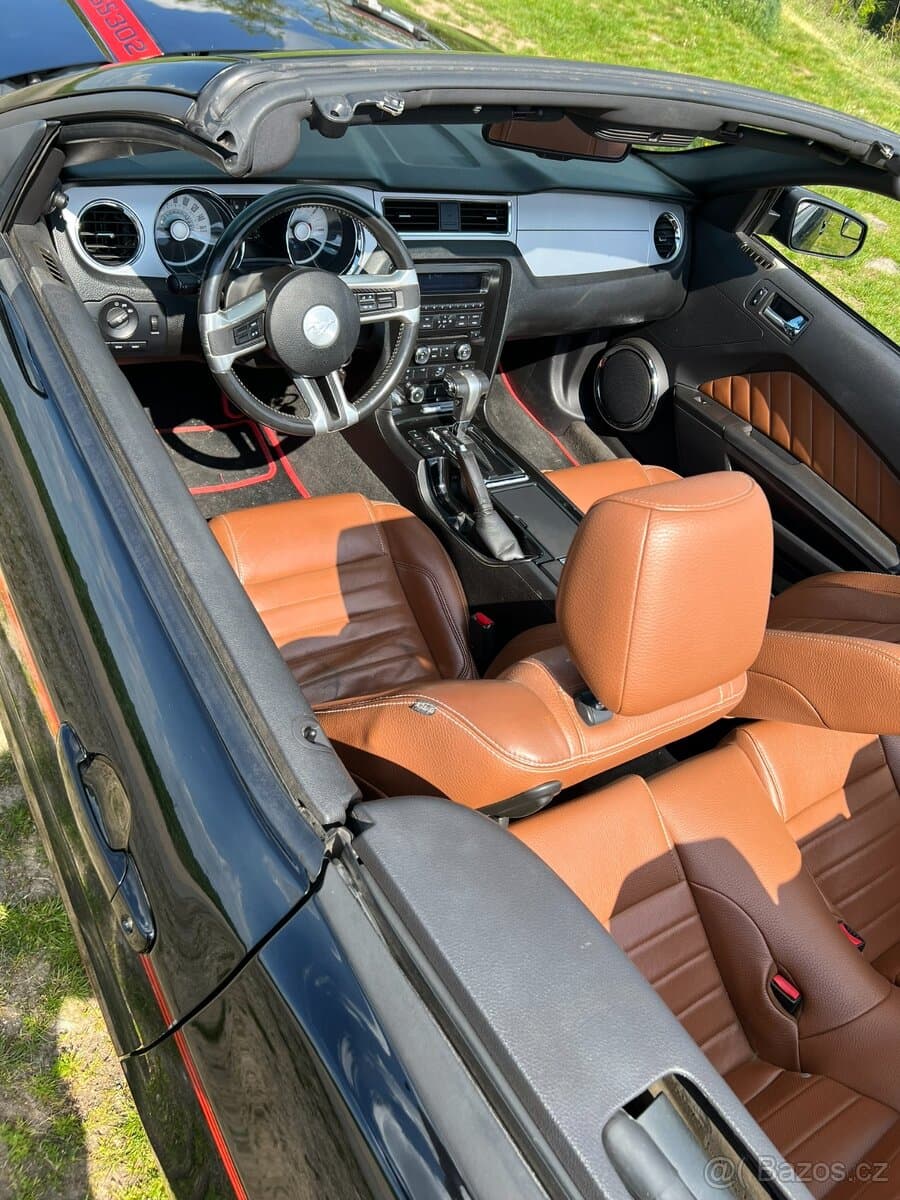 2012 Ford MUSTANG - 10