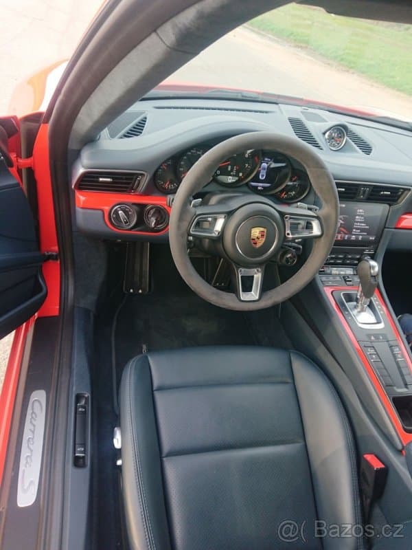 2016 Porsche 911 - 10
