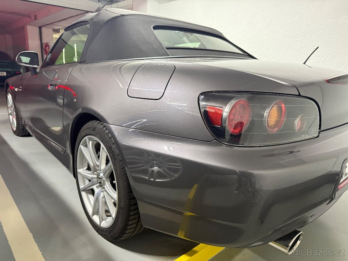 2004 Honda S2000 - 10