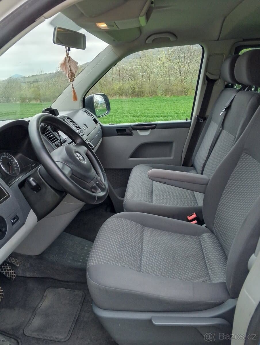 2010 Volkswagen CARAVELLE - 10