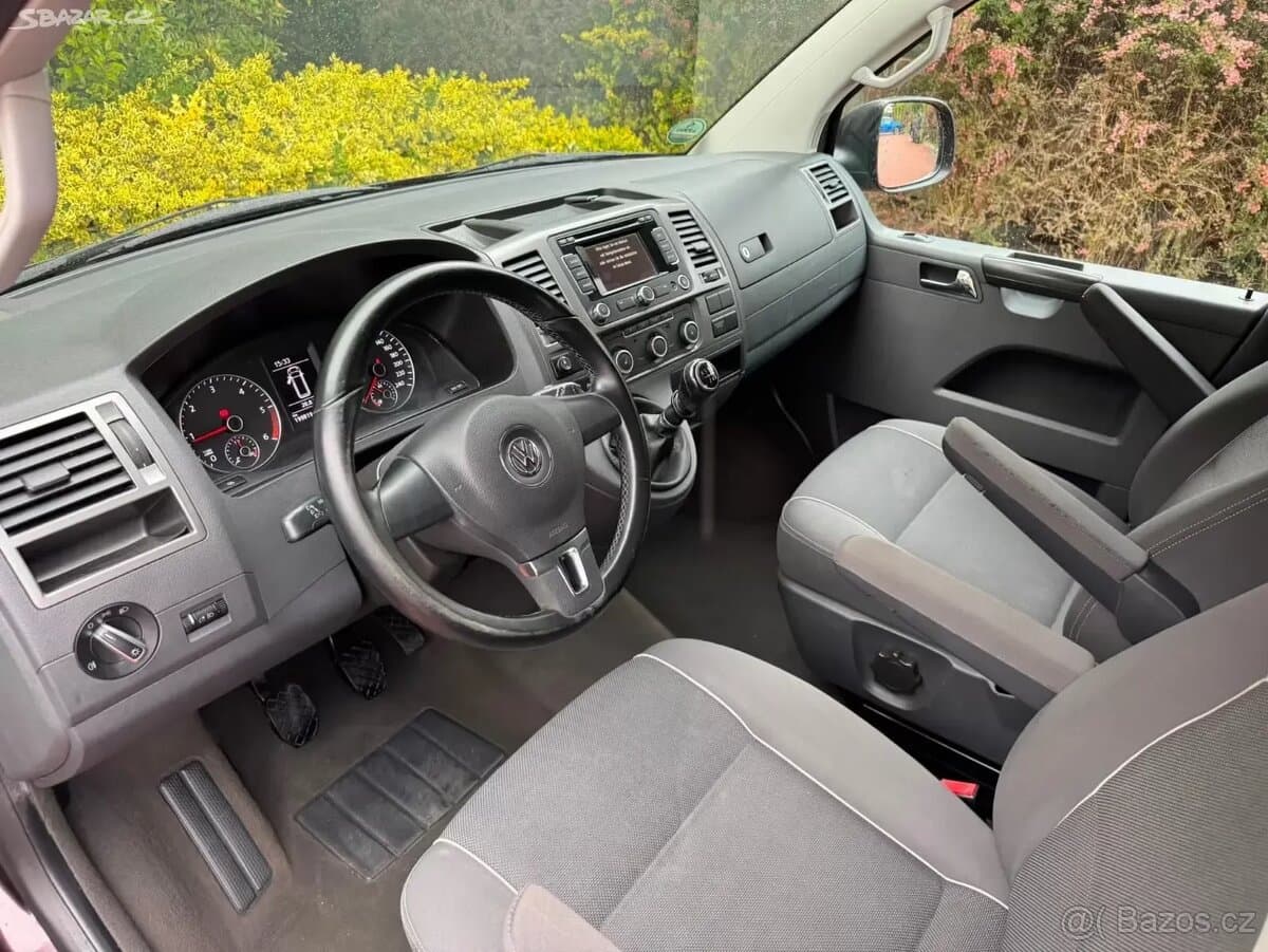 2011 Volkswagen MULTIVAN - 10