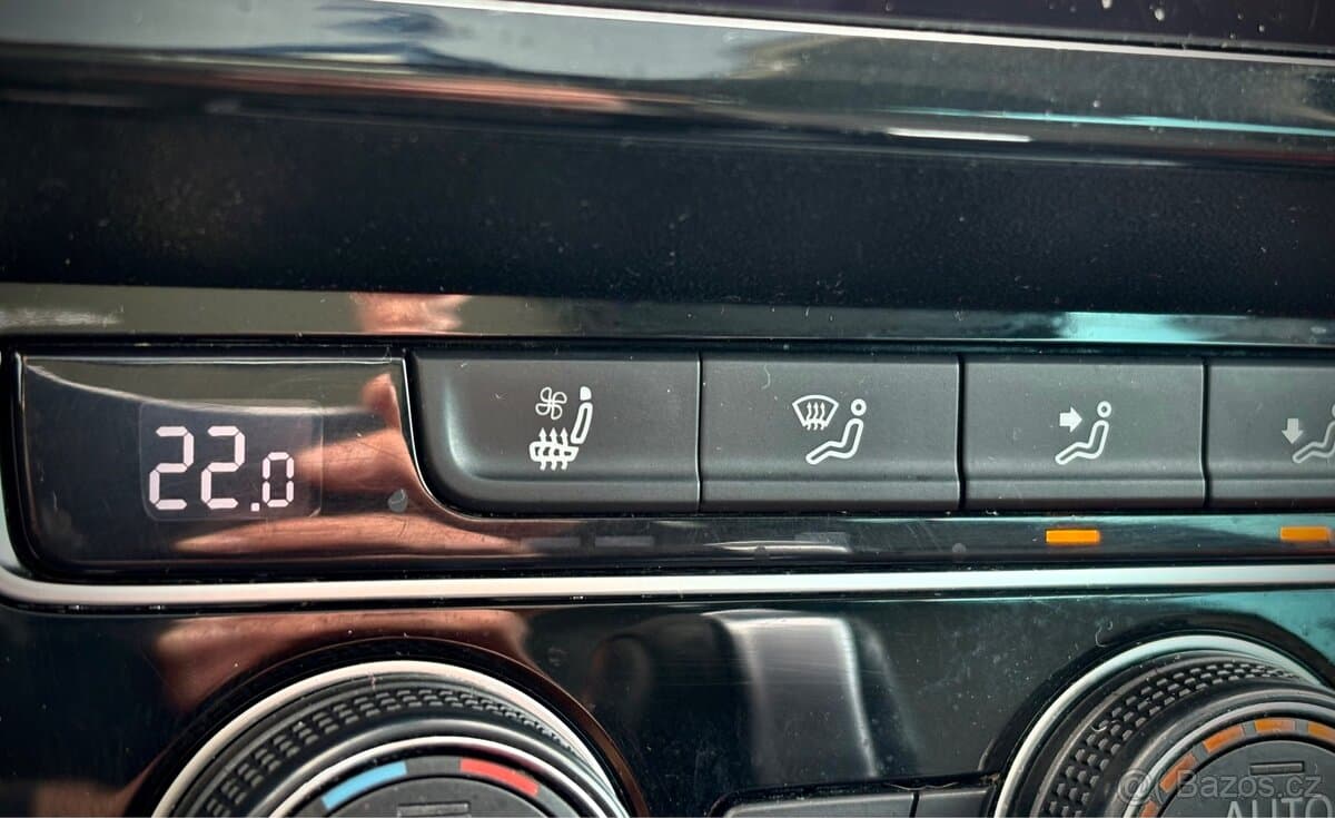 2017 Volkswagen PASSAT - 10