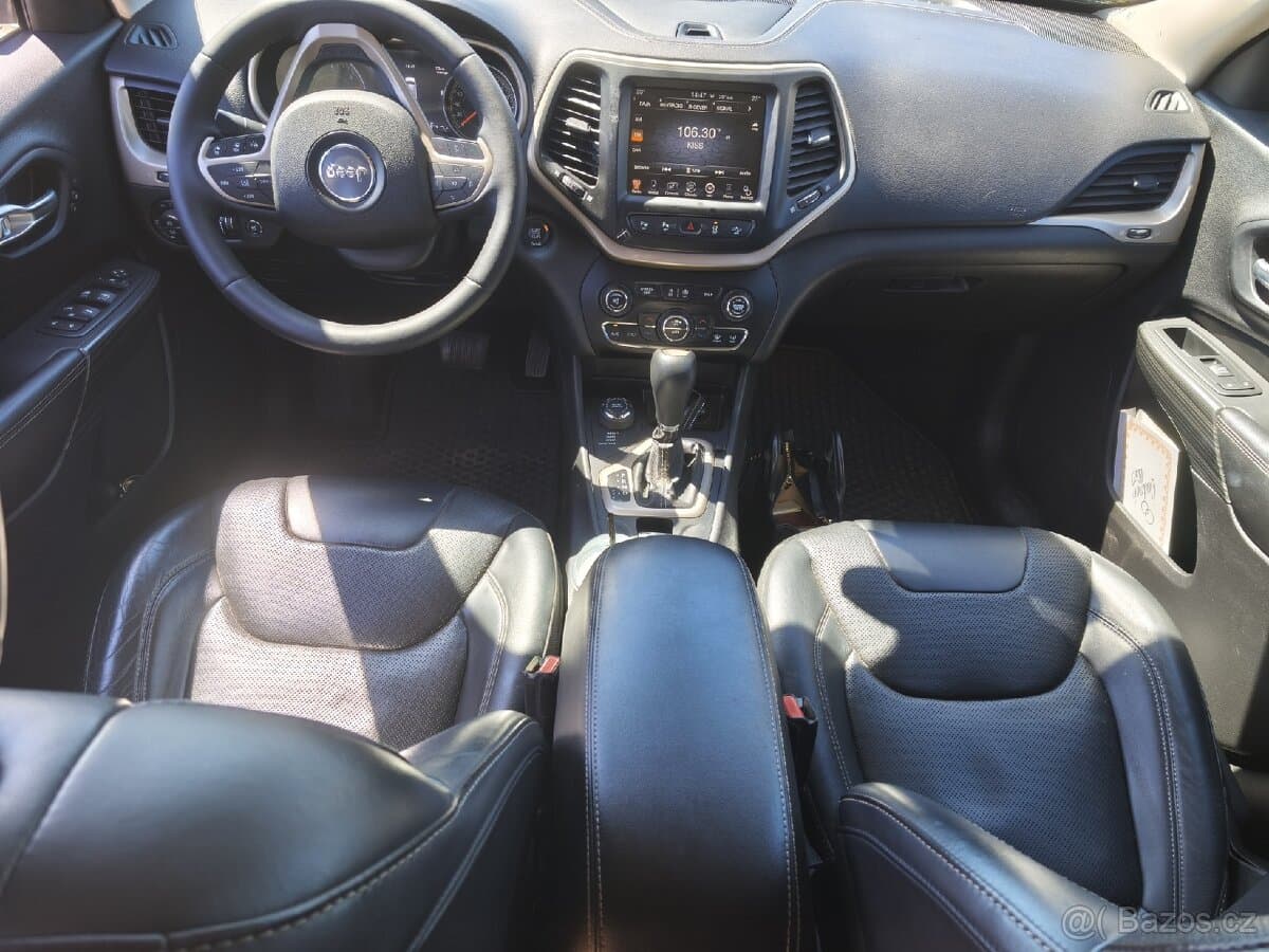 2017 Jeep CHEROKEE - 10