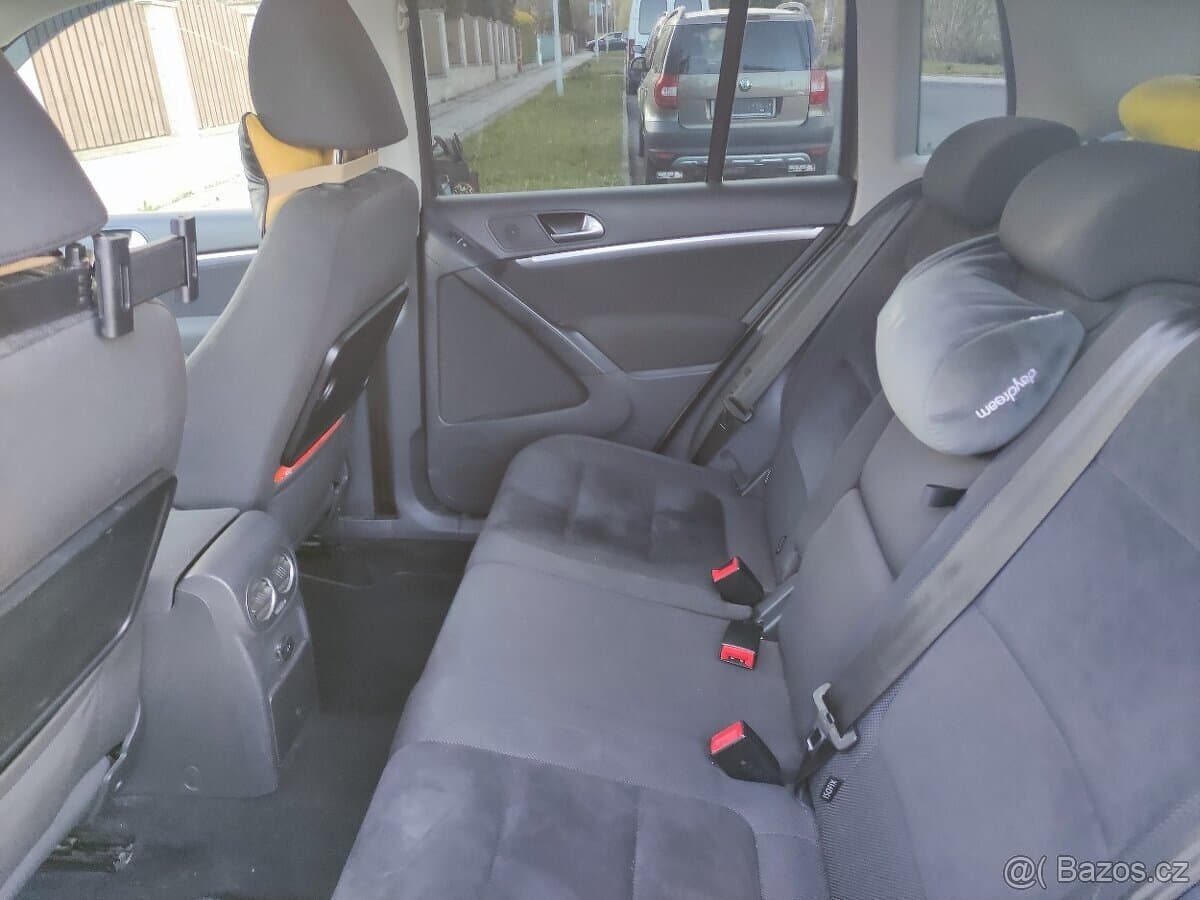 2011 Volkswagen TIGUAN - 10