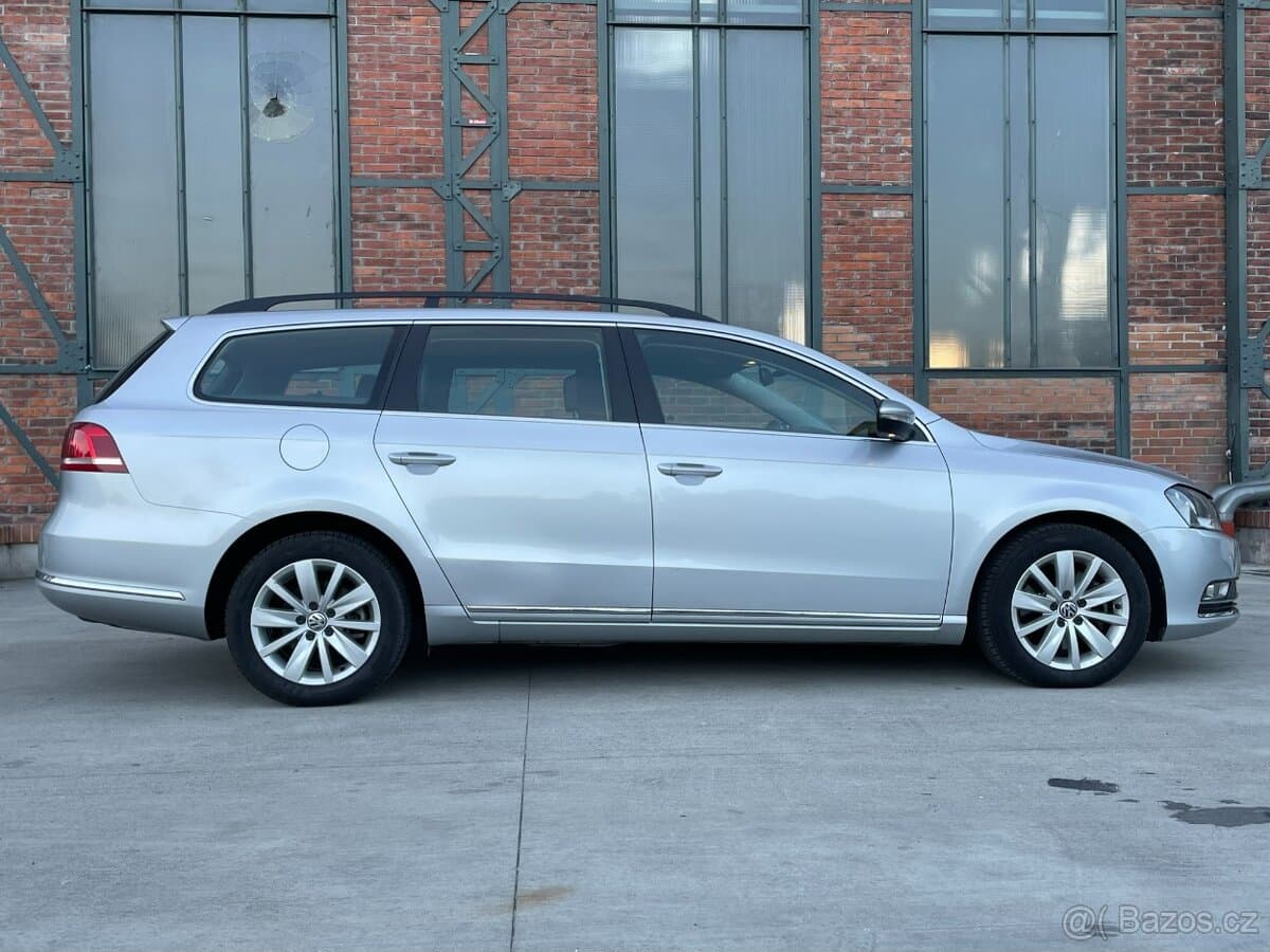 2011 Volkswagen PASSAT - 10