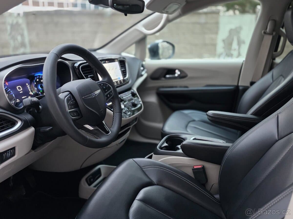2023 Chrysler PACIFICA - 10